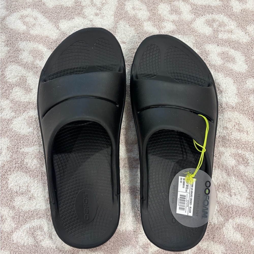 OOFOS Black Comfort Slides